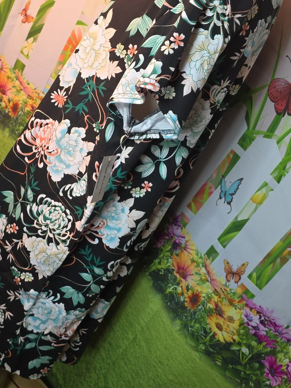 Miss Elaine Black Floral V-Neck Short Sleeve Robe Or House Coat In XL & Small - Picture 6 of 8